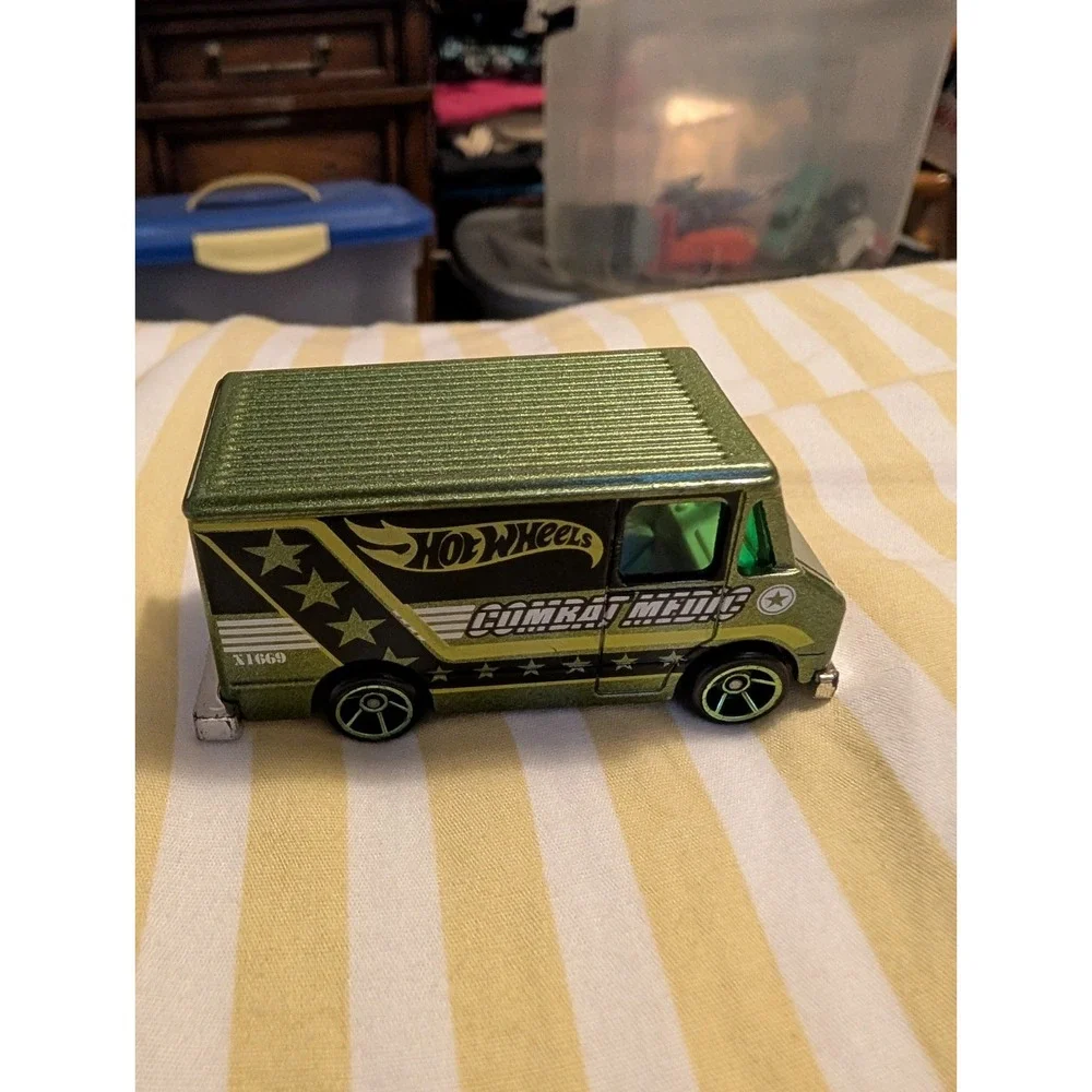 2015 Hot Wheels Combat Medic Green HW City Rescue OH5 Wheels CFH67 1:64